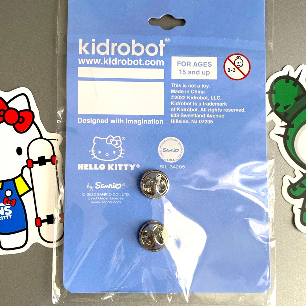 Hello Kitty❤️Pin&Decals - Picture 2 of 2
